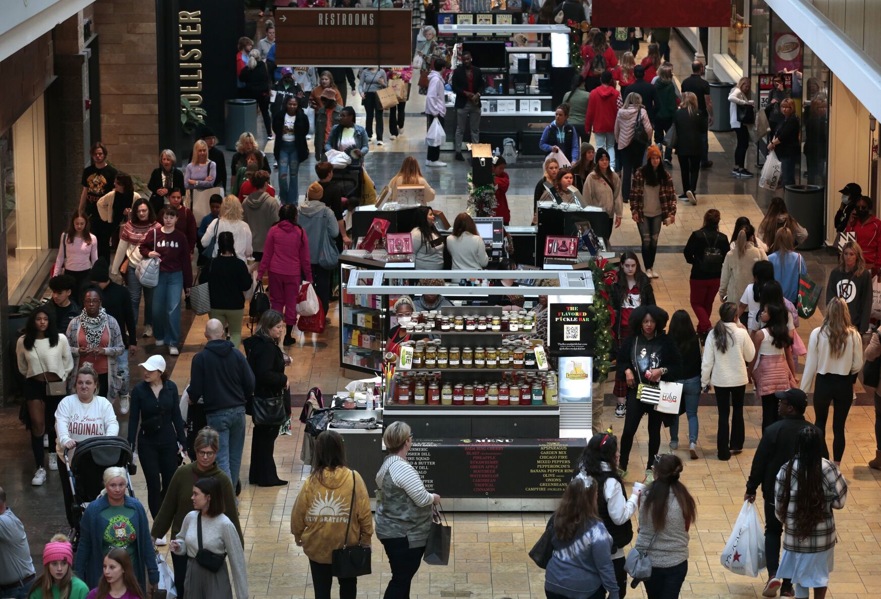 Black Friday shoppers out in St. Louis